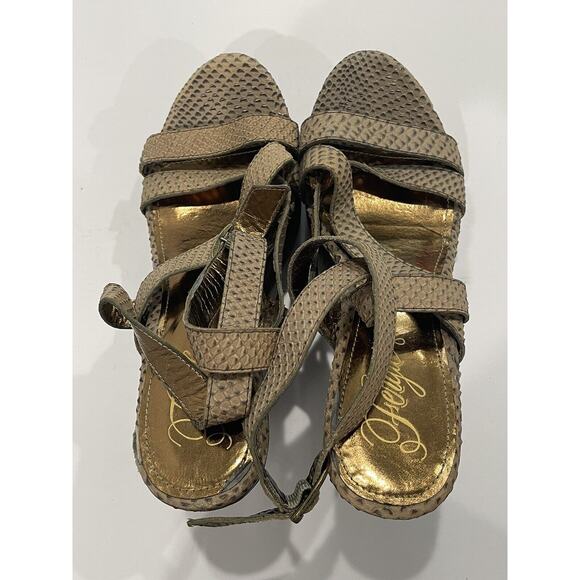 Fergie Womens Gladiator Strappy RUSHER Platform Dark Beige Tones size 10 - Picture 5 of 10